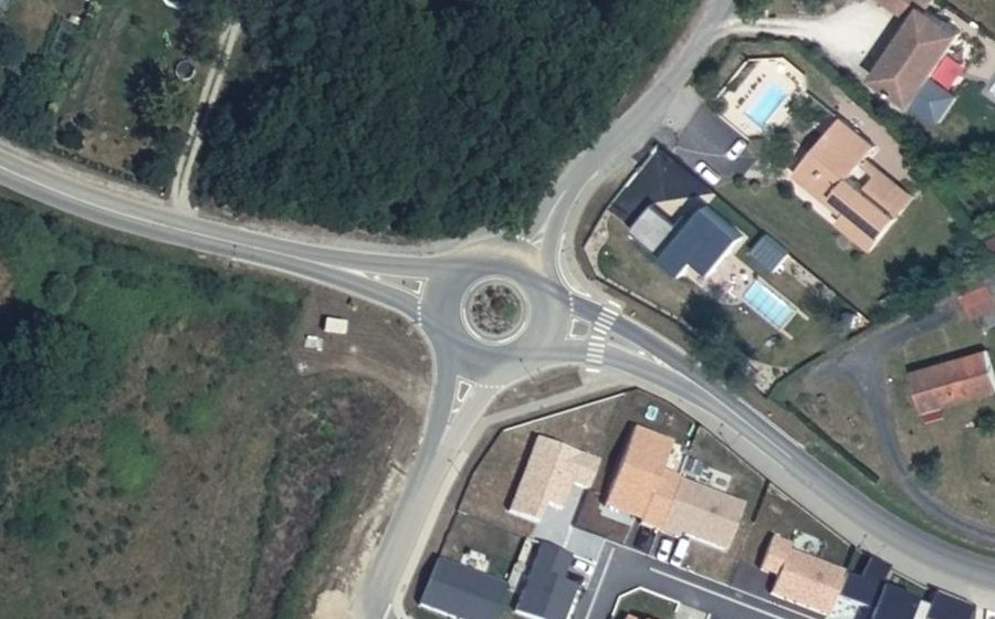 Vue aérienne du Rond-point anonyme n°1126960544