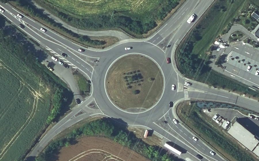 Vue aérienne du Rond-point anonyme n°112705825