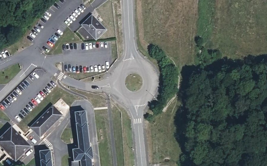 Vue aérienne du Rond-point anonyme n°112713545