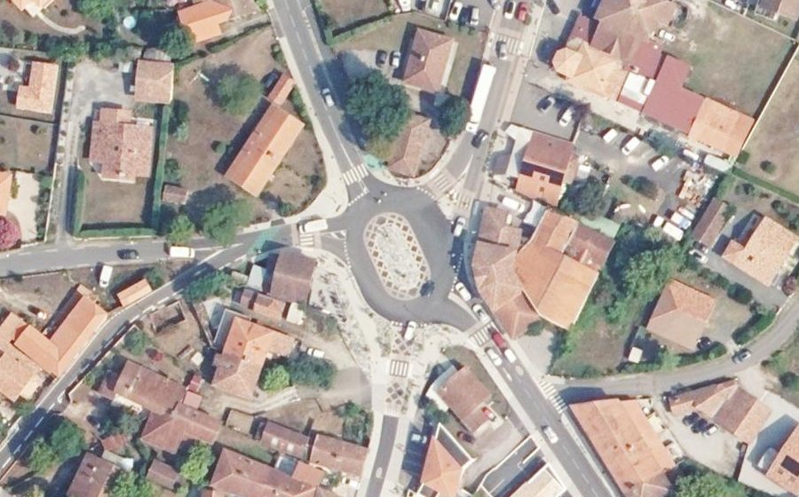 Vue aérienne du Rond-point anonyme n°112714929