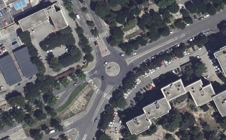 Vue aérienne du Rond-point anonyme n°112732709