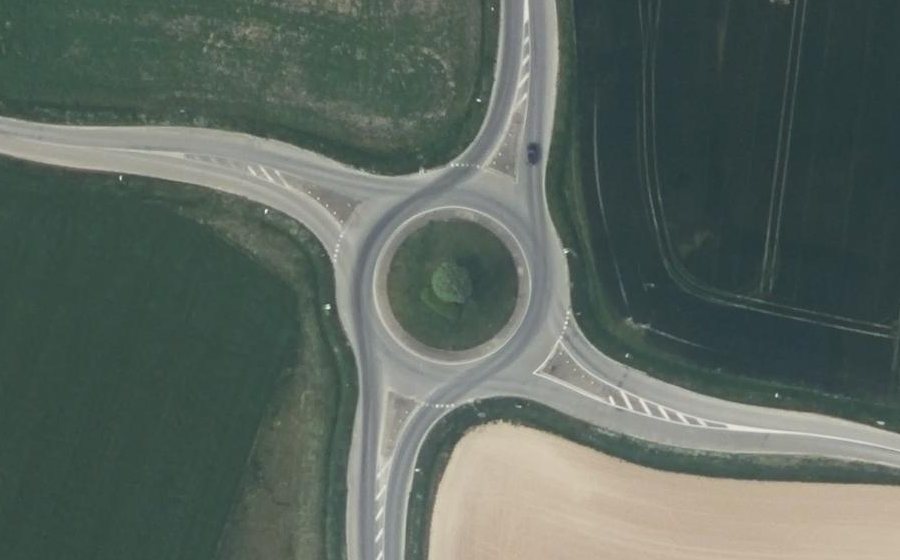 Vue aérienne du Rond-point anonyme n°112772315