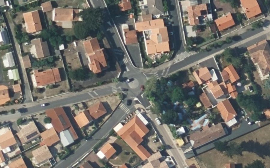 Vue aérienne du Rond-point anonyme n°1127822843
