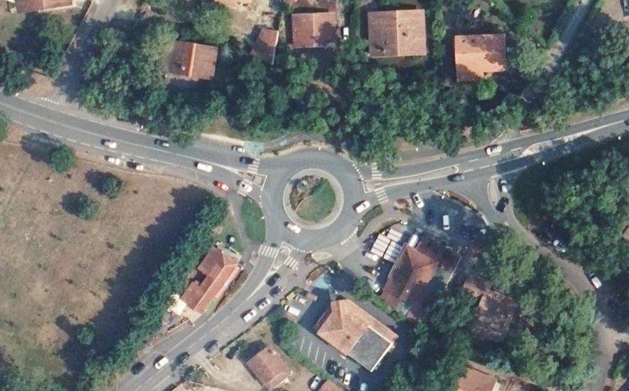Vue aérienne du Rond-point anonyme n°112790543