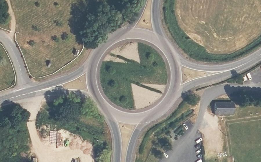 Vue aérienne du Rond-point anonyme n°112793235