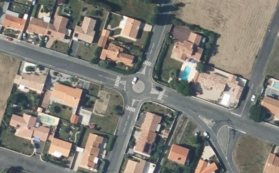 Vue aérienne du Rond-point anonyme n°1127967618