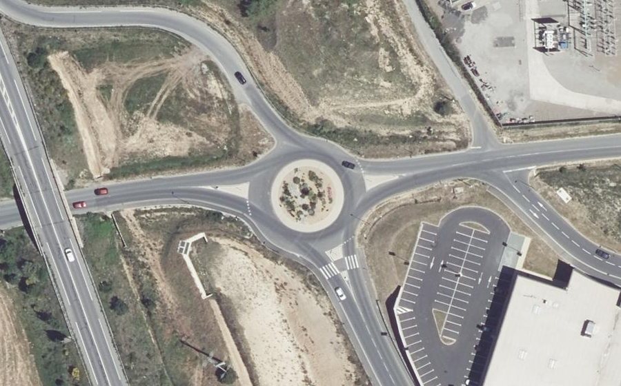 Vue aérienne du Rond-point anonyme n°1127996197