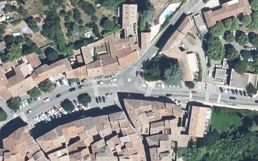 Vue aérienne du Rond-point anonyme n°1128020377