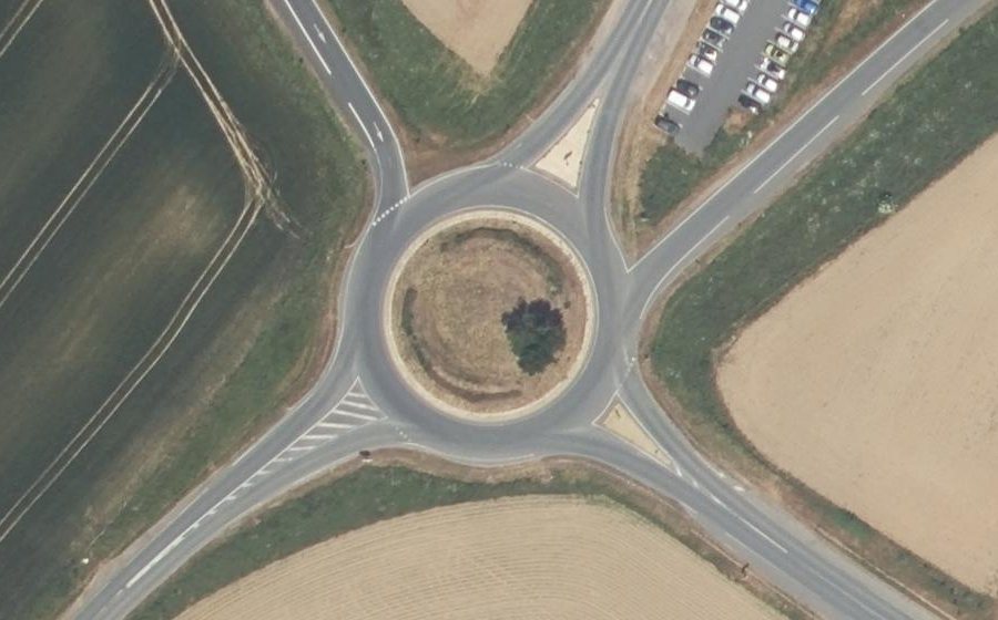 Vue aérienne du Rond-point anonyme n°112814665