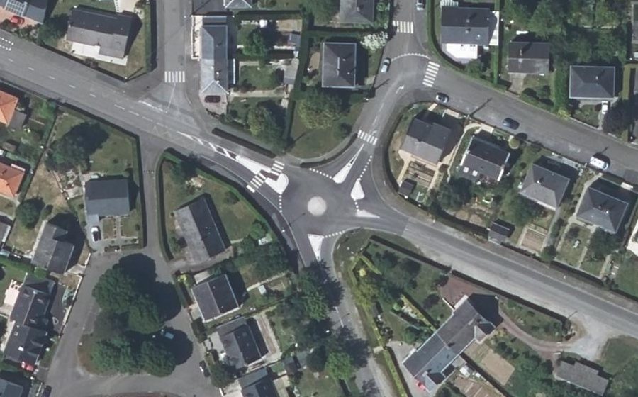 Vue aérienne du Rond-point anonyme n°1128258126
