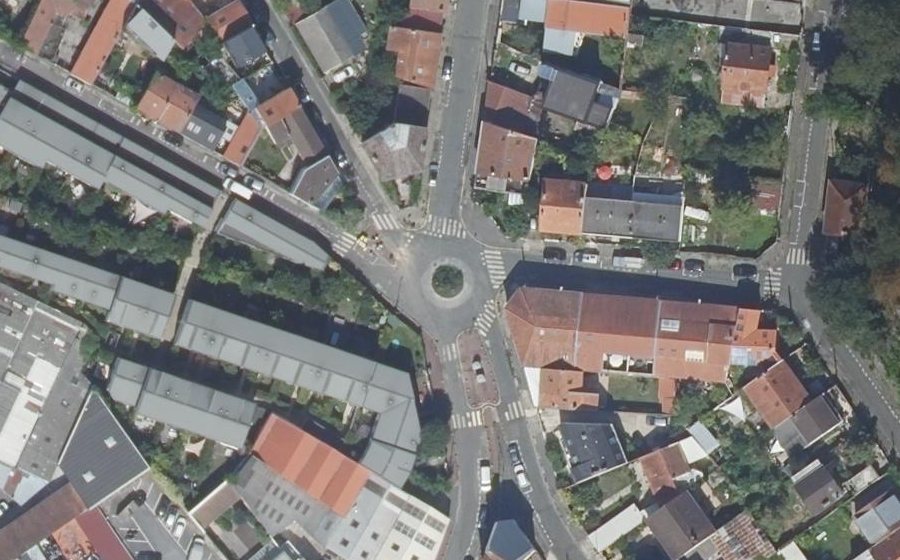 Vue aérienne du Rond-point anonyme n°1128316943