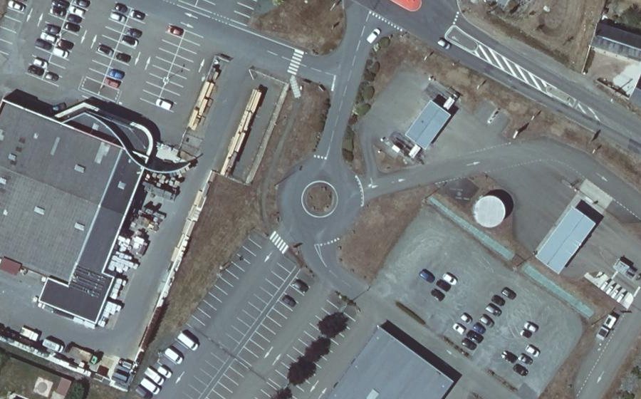 Vue aérienne du Rond-point anonyme n°1128320403