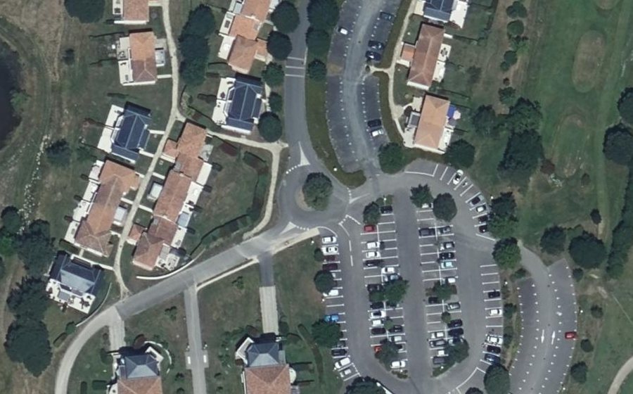 Vue aérienne du Rond-point anonyme n°1128462029