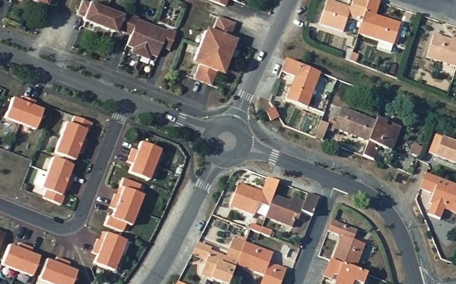 Vue aérienne du Rond-point anonyme n°1128475540