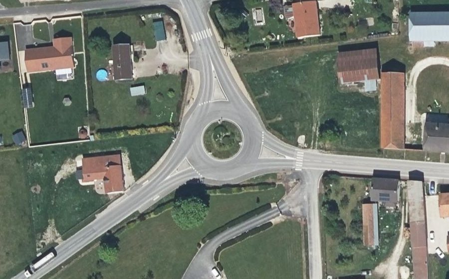 Vue aérienne du Rond-point anonyme n°112851025