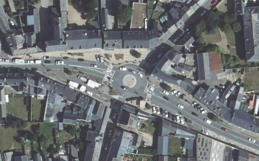 Vue aérienne du Rond-point anonyme n°112865212