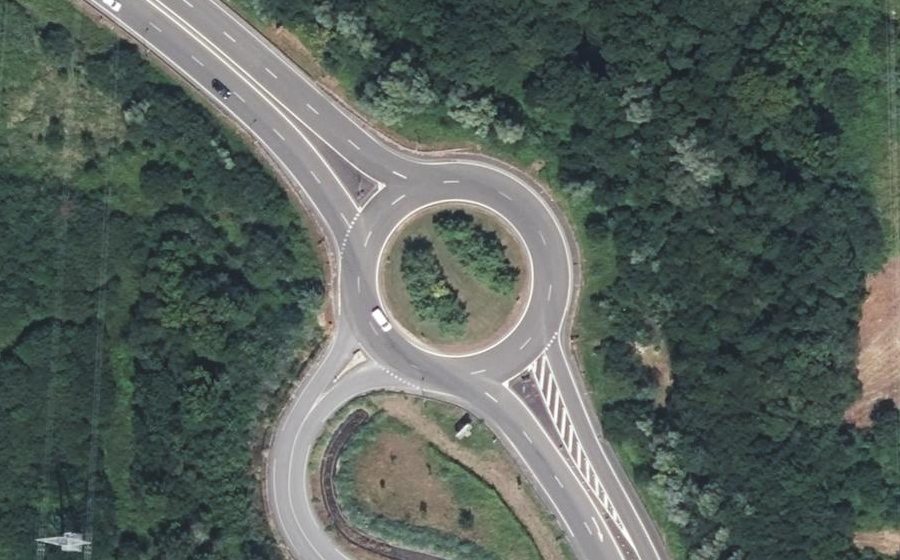 Vue aérienne du Rond-point anonyme n°112887818