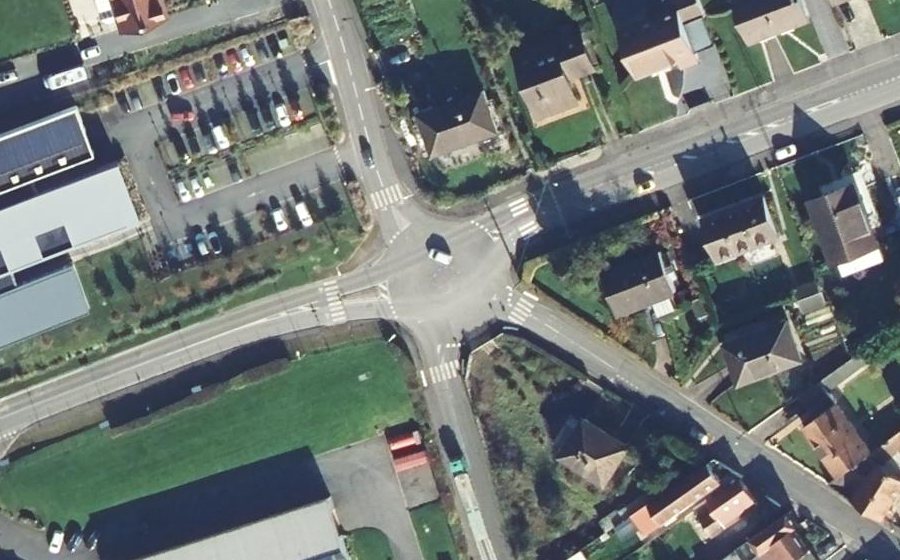 Vue aérienne du Rond-point anonyme n°112933165