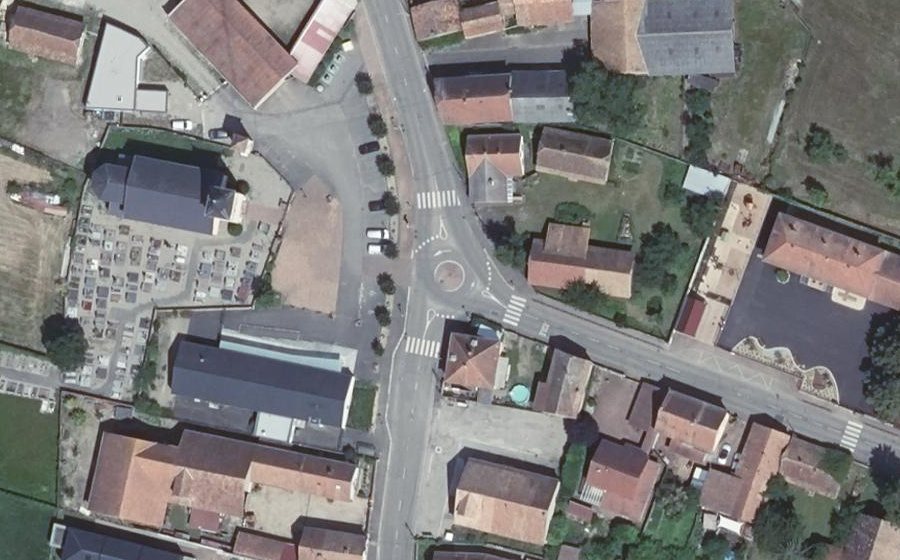 Vue aérienne du Rond-point anonyme n°112944345