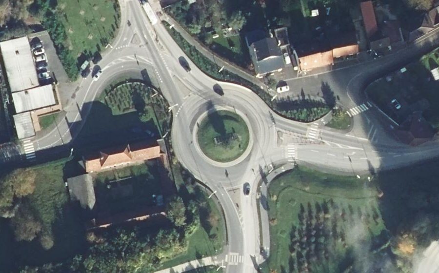 Vue aérienne du Rond-point anonyme n°112950083