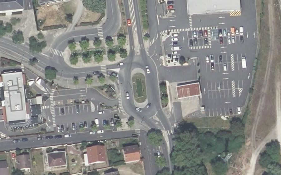 Vue aérienne du Rond-point anonyme n°112955255