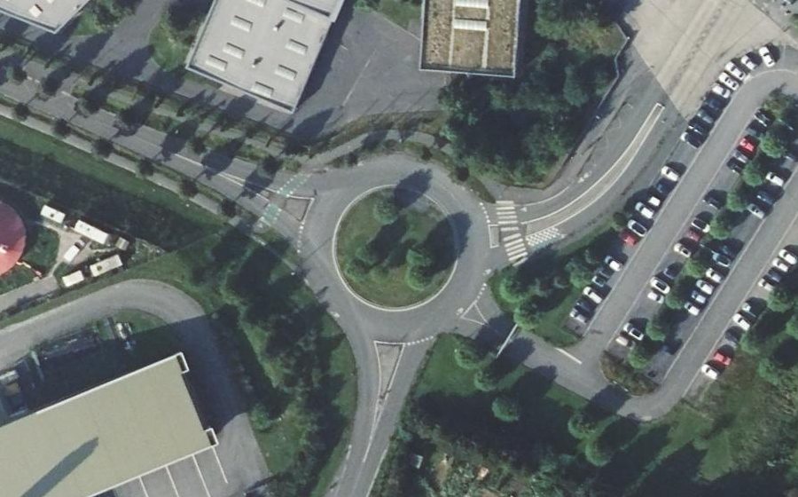 Vue aérienne du Rond-point anonyme n°112963763