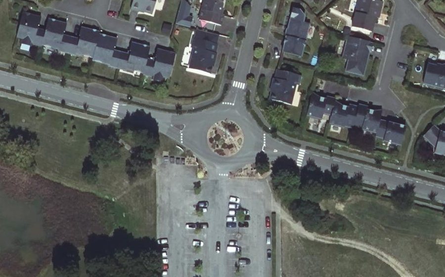 Vue aérienne du Rond-point anonyme n°112975853