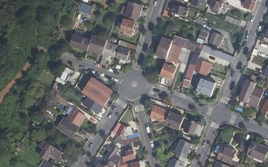 Vue aérienne du Rond-point anonyme n°112980031