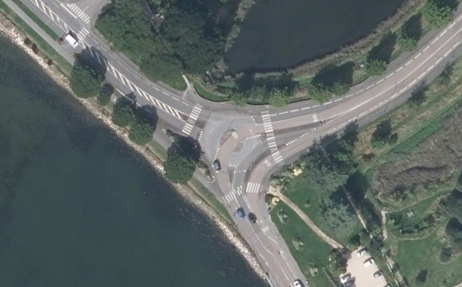 Vue aérienne du Rond-point anonyme n°112996867