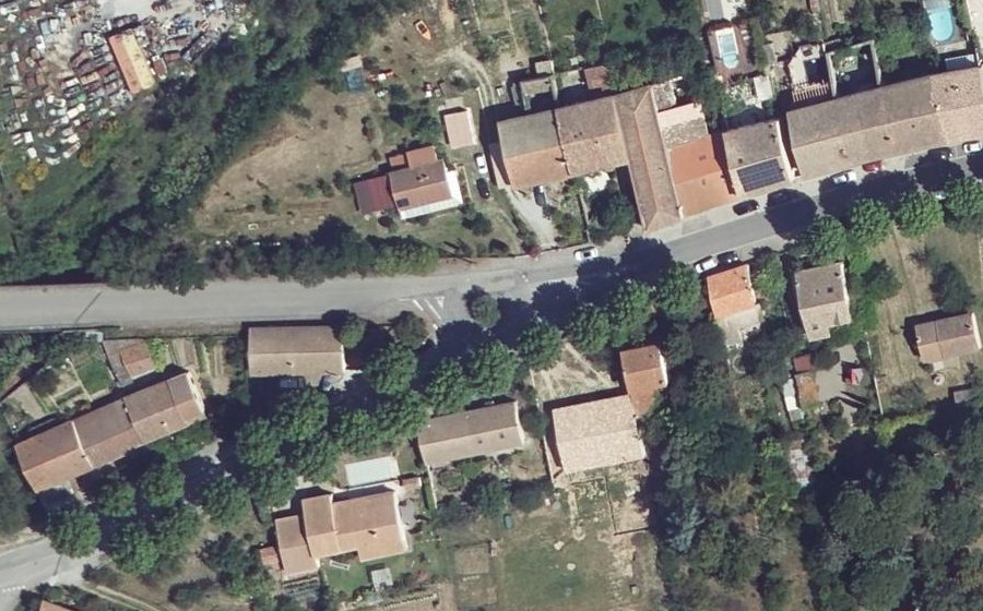 Vue aérienne du Rond-point anonyme n°1130732995