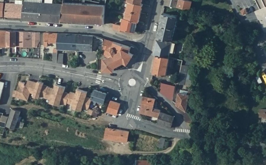 Vue aérienne du Rond-point anonyme n°1130922149