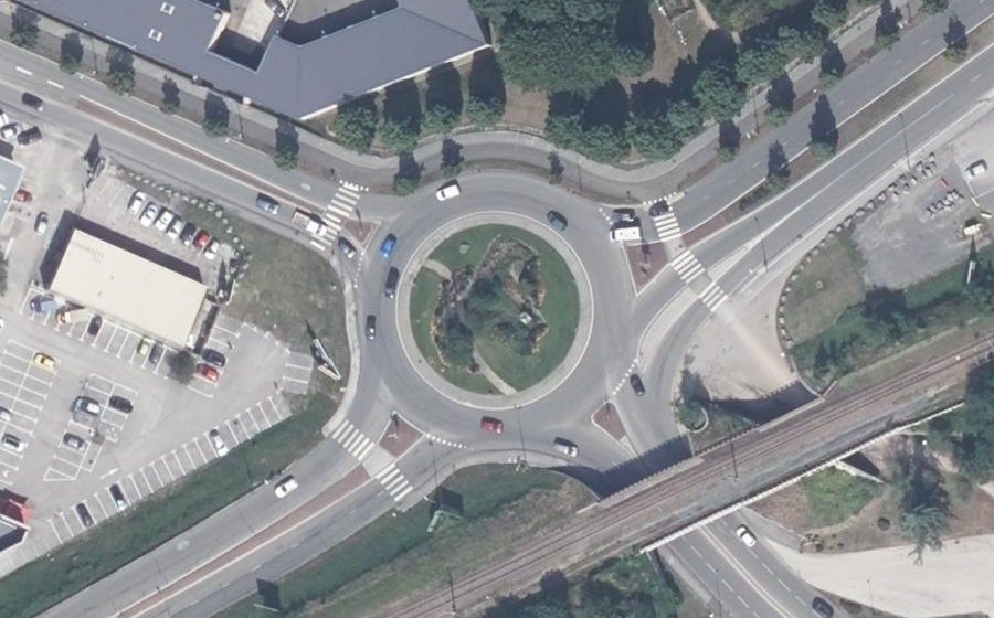 Vue aérienne du Rond-point anonyme n°1130933319