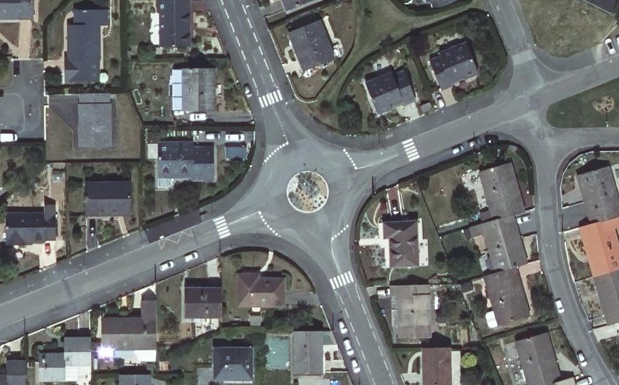 Vue aérienne du Rond-point anonyme n°113097936
