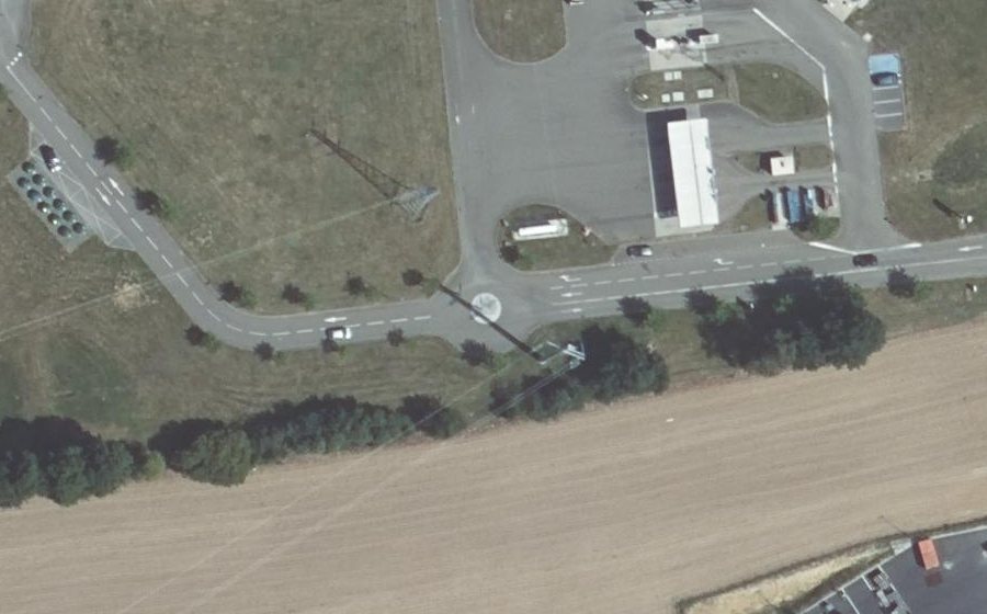 Vue aérienne du Rond-point anonyme n°113138061