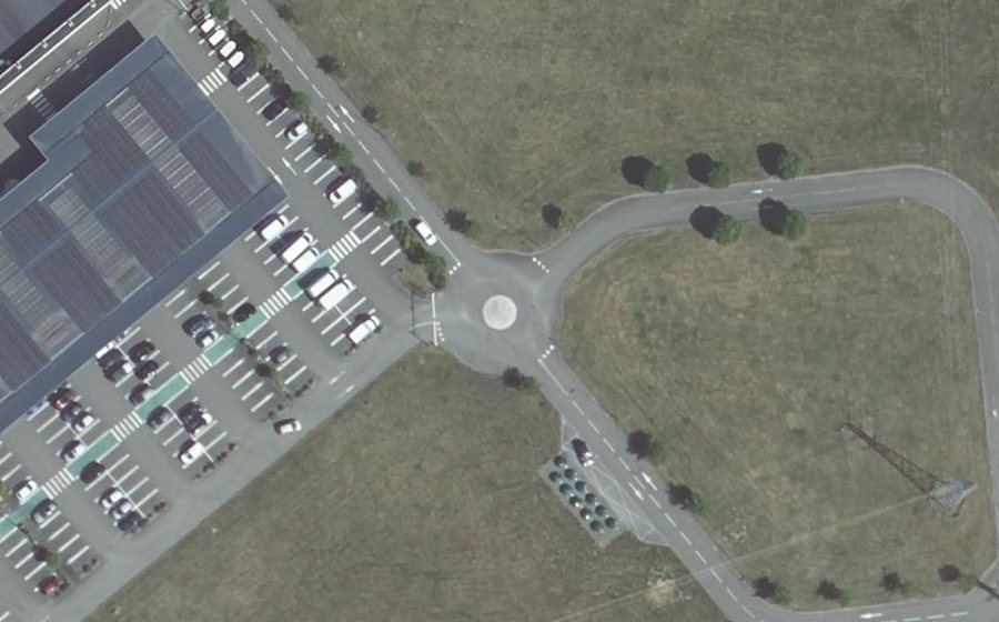 Vue aérienne du Rond-point anonyme n°113138070