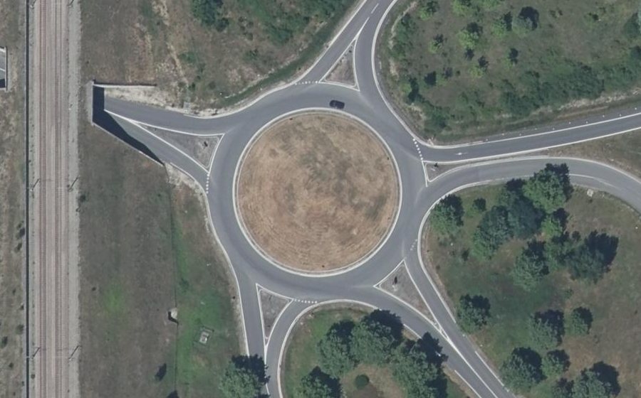 Vue aérienne du Rond-point anonyme n°113144752