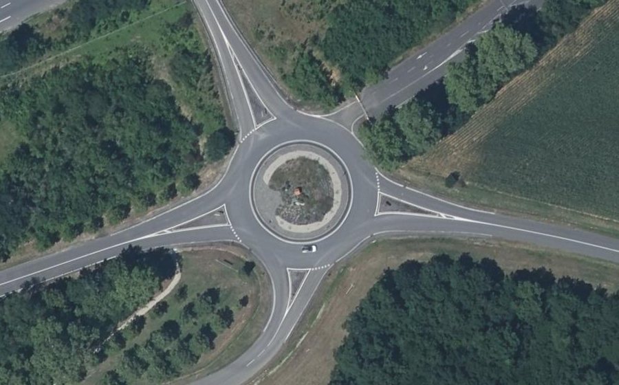Vue aérienne du Rond-point anonyme n°113144864