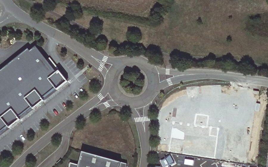 Vue aérienne du Rond-point anonyme n°113184117