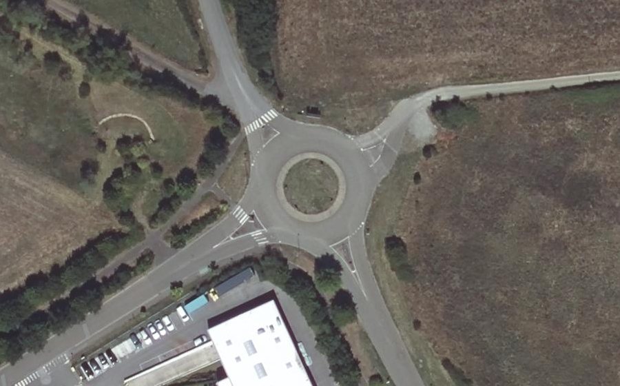 Vue aérienne du Rond-point anonyme n°113184120