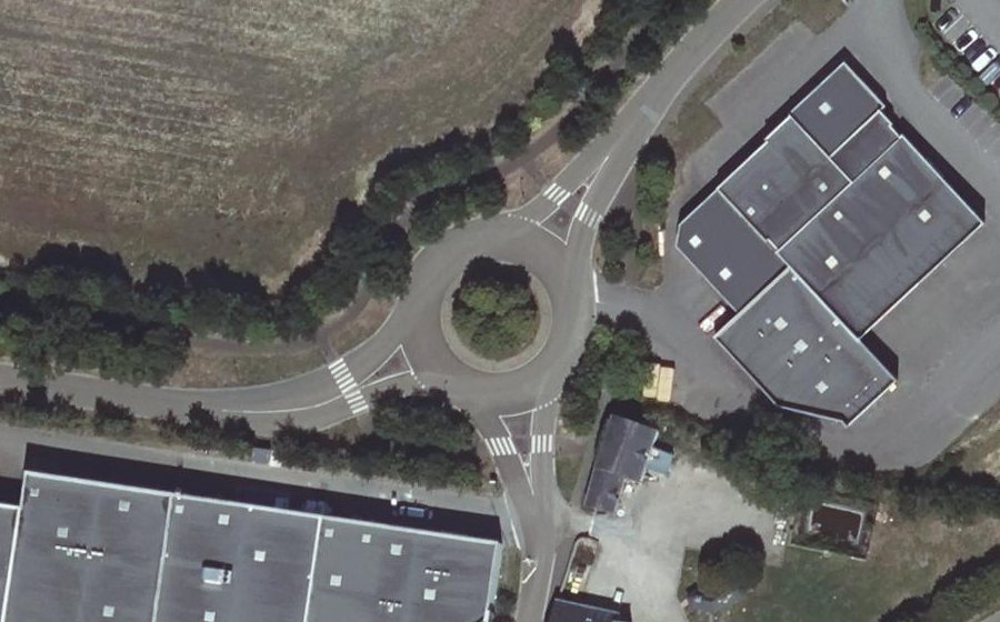 Vue aérienne du Rond-point anonyme n°113184141