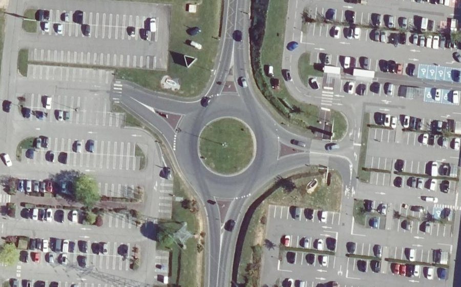 Vue aérienne du Rond-point anonyme n°1131984192