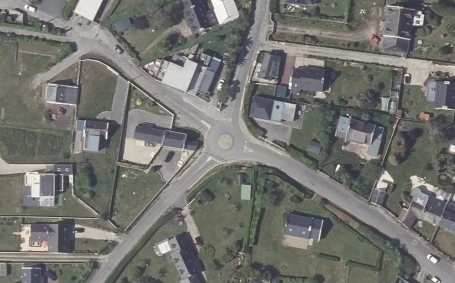 Vue aérienne du Rond-point anonyme n°113219656