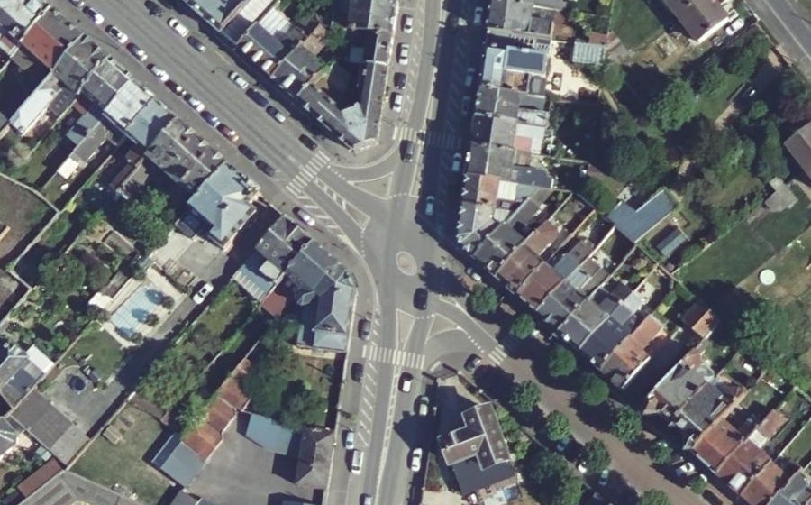 Vue aérienne du Rond-point anonyme n°1132279622