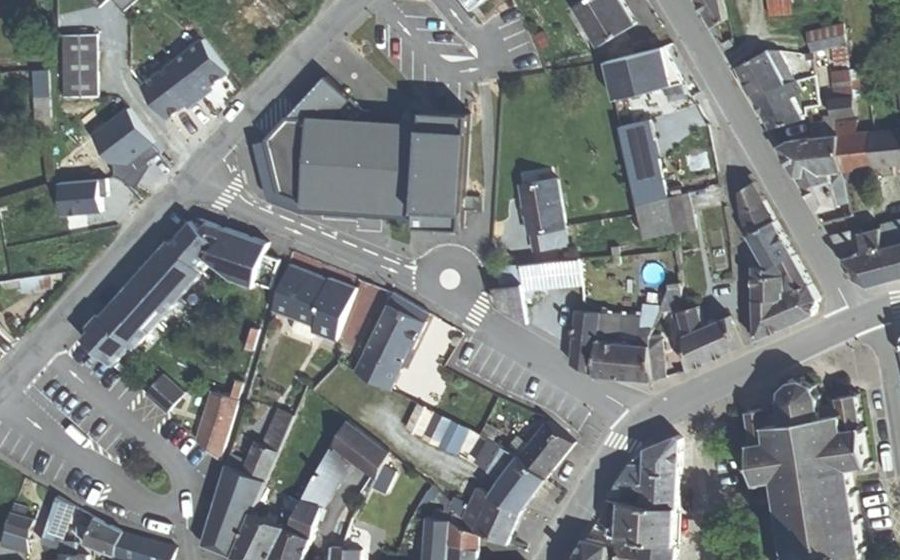 Vue aérienne du Rond-point anonyme n°1132540262