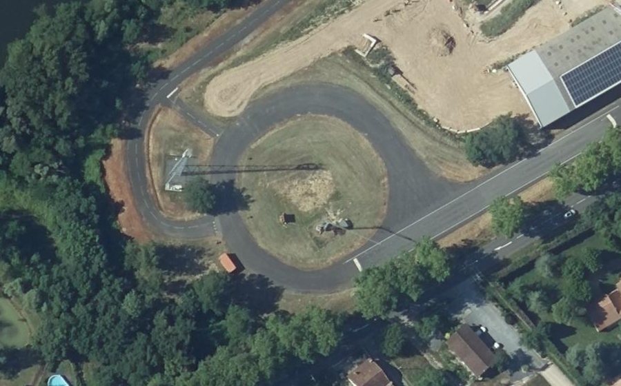 Vue aérienne du Rond-point anonyme n°1132670188