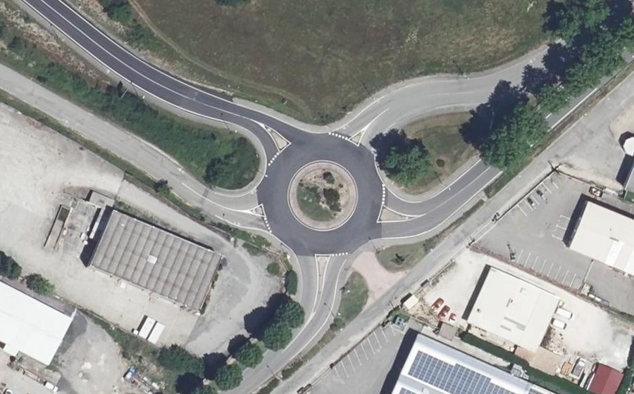 Vue aérienne du Rond-point anonyme n°113270838