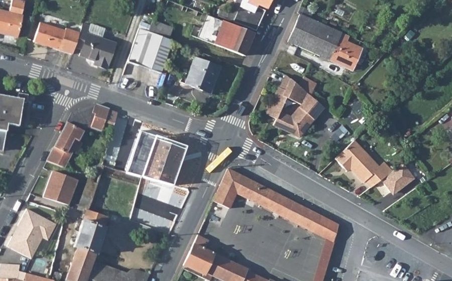Vue aérienne du Rond-point anonyme n°1133250086