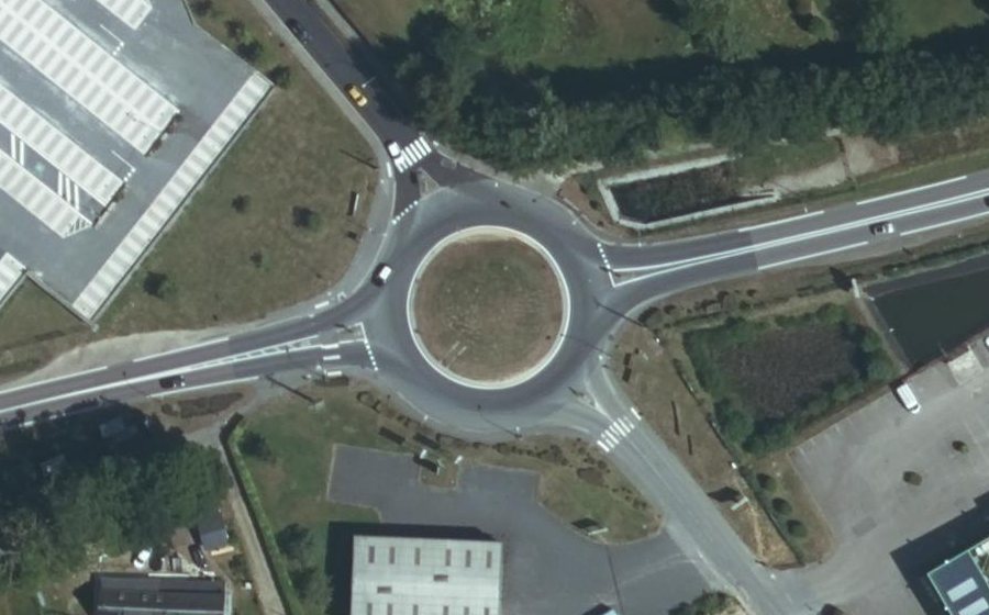Vue aérienne du Rond-point anonyme n°1133568756
