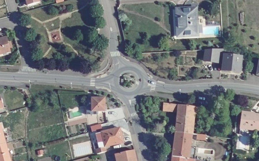 Vue aérienne du Rond-point anonyme n°113403150