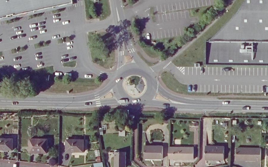 Vue aérienne du Rond-point anonyme n°1134270557